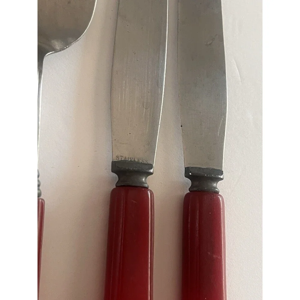 Vintage Red Catalin Bakelite Handled Flatware replacement Set 2 Knives 1 Spoon - Picture 6 of 9